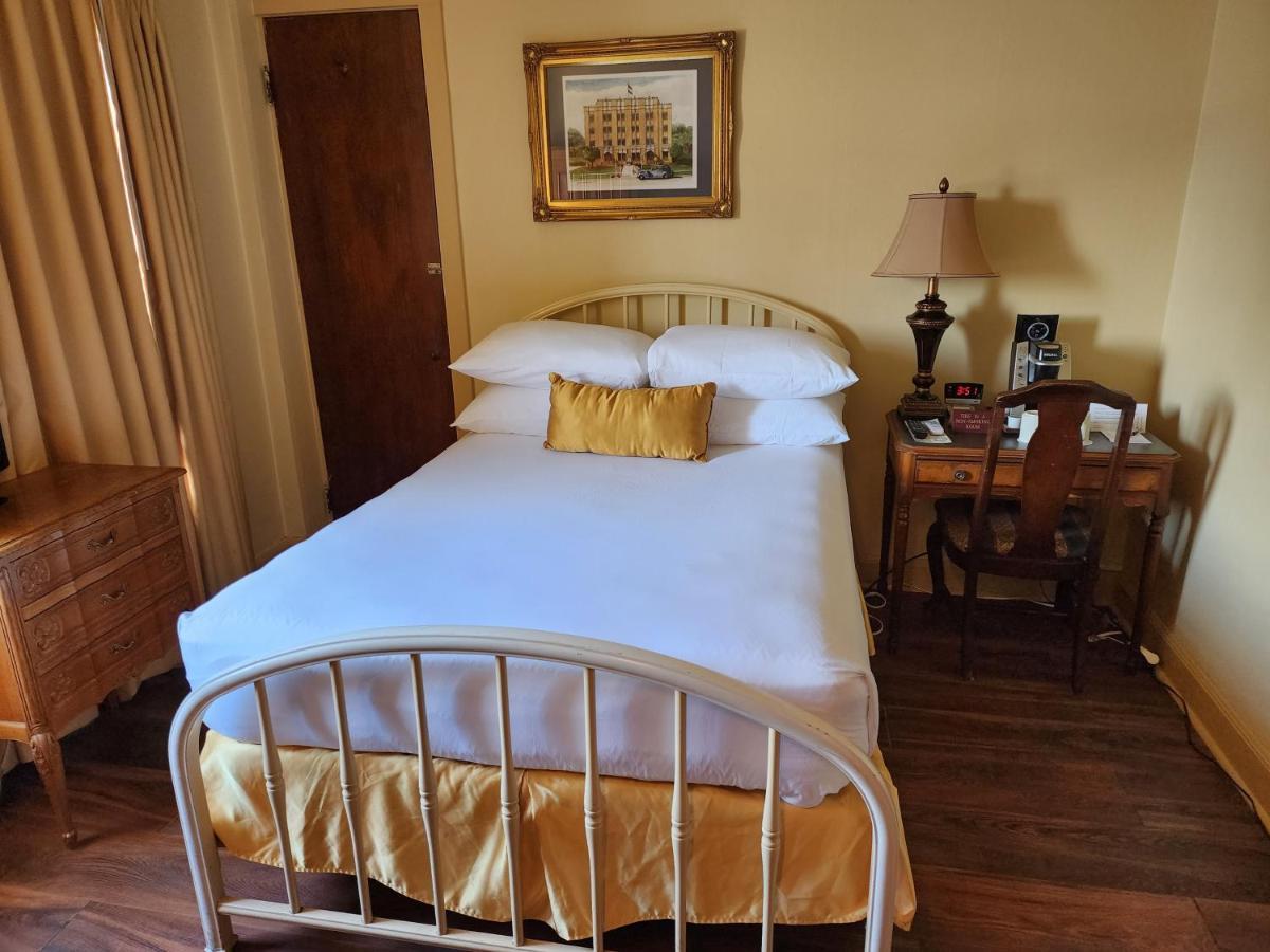 Hotel The Faust 3*